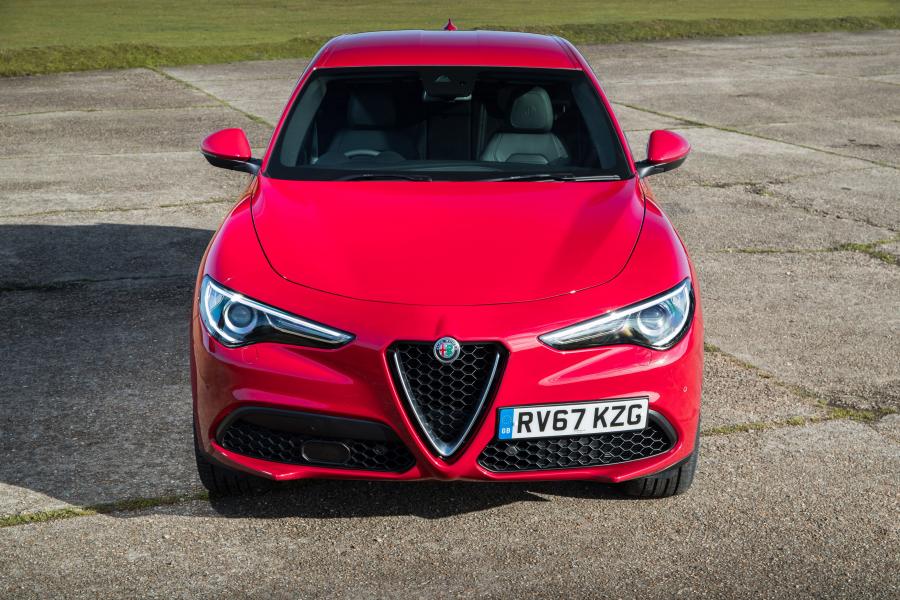  Alfa Romeo Stelvio (949) 2017 года  (UK) (фото 33 из 41)